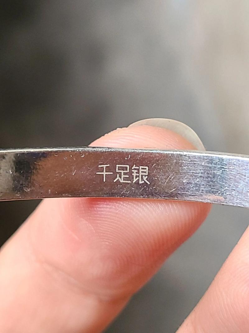 魅力银饰新贵:925银项链引领潮流